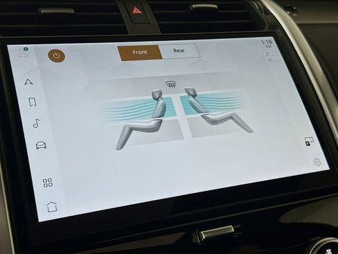 New 2026 Land Rover Discovery Dynamic SE image 18