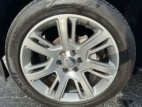 Used 2017 Cadillac Escalade ESV Premium Luxury AWD/4WD image 15
