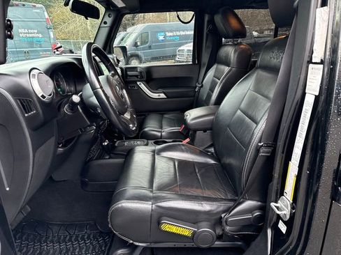 Used 2012 Jeep Wrangler Unlimited Sahara w/ Connectivity Group image 14