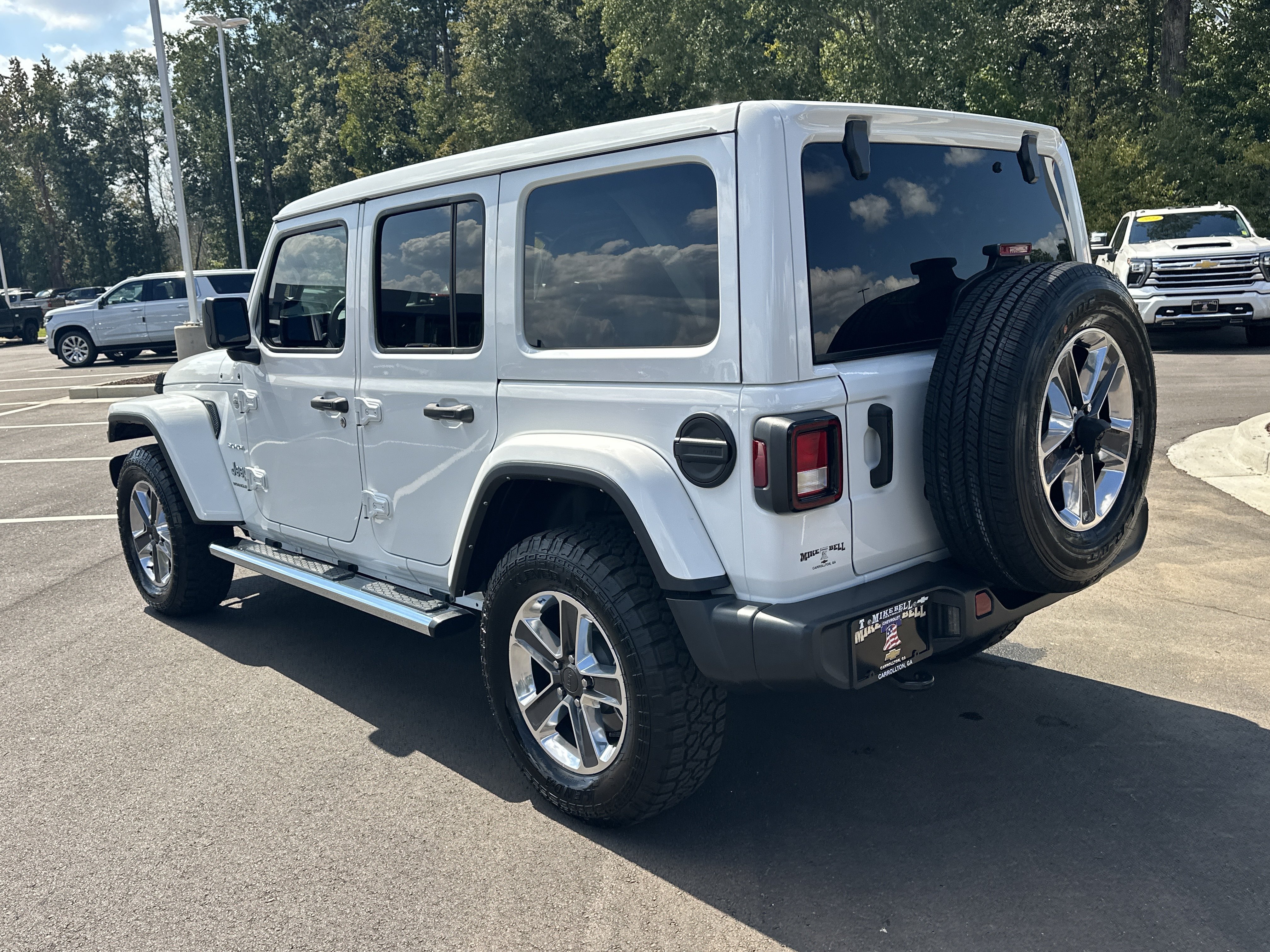 Used 2023 Jeep Wrangler Unlimited Sahara w/ Cold Weather Group AWD/4WD image 6