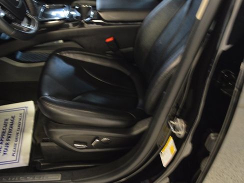 Used 2023 Lincoln Nautilus AWD w/ Premium Package image 15