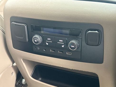 Used 2017 Chevrolet Suburban LT w/ Luxury Package image 32