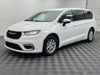 Used 2023 Chrysler Pacifica Touring-L FWD video 2
