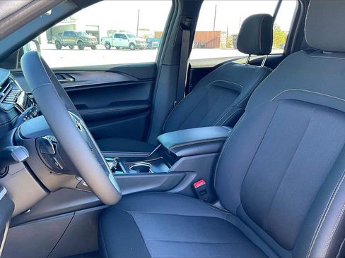 New 2025 Jeep Grand Cherokee Laredo w/ Trailer Tow Package image 8