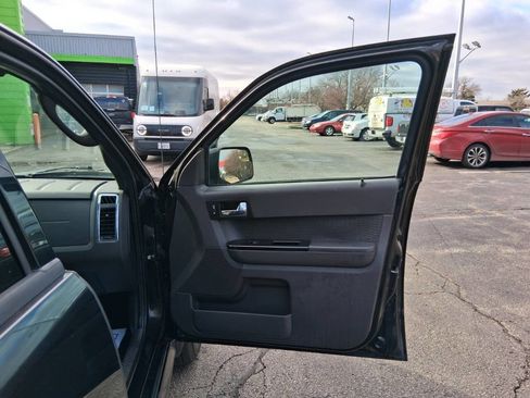 Used 2011 Ford Escape XLT w/ 201A Rapid Spec Order Code image 9
