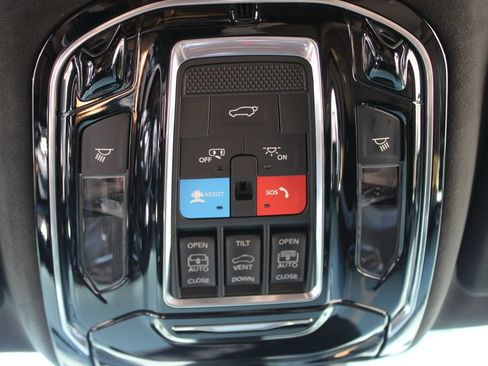 Used 2023 Jeep Grand Wagoneer Series III w/ Rear Seat Video Group 1 AWD/4WD image 23