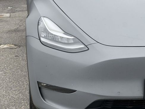 Used 2022 Tesla Model Y Long Range image 9
