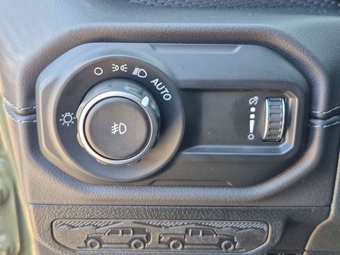Used 2026 Jeep Wrangler Rubicon AWD/4WD image 19