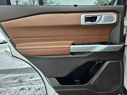 Used 2022 Ford Explorer King Ranch w/ Premium Technology Package AWD/4WD image 31