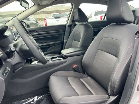 Used 2024 Nissan Altima 2.5 SV FWD image 13