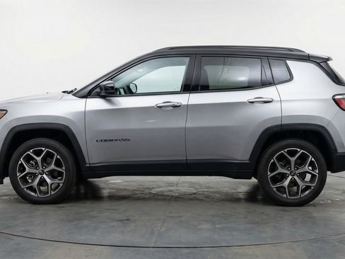 Used 2025 Jeep Compass Limited image 5