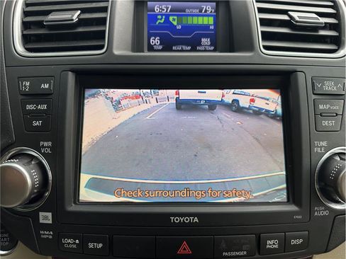 Used 2011 Toyota Highlander Limited w/ Tow Pkg AWD/4WD image 21