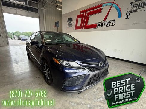 Used 2022 Toyota Camry SE FWD image 1