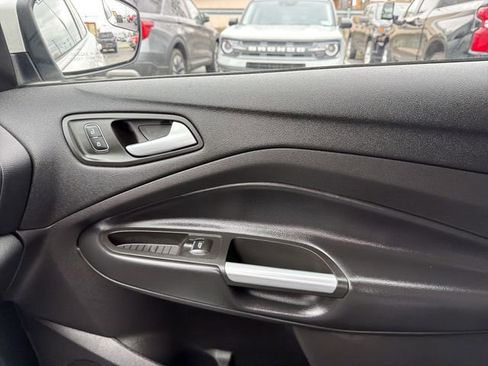 Used 2019 Ford Escape SE image 25