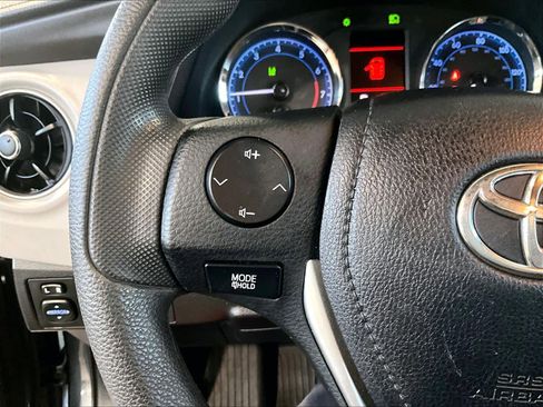 Used 2018 Toyota Corolla LE w/ Carpet Mat Package (TMS) image 22