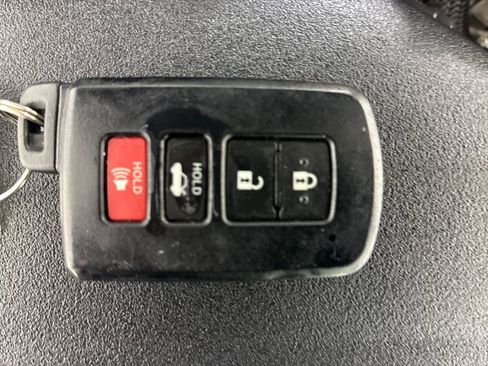 Used 2012 Toyota Camry LE image 33