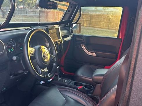 Used 2018 Jeep Wrangler Rubicon w/ Cold Weather Group AWD/4WD image 13
