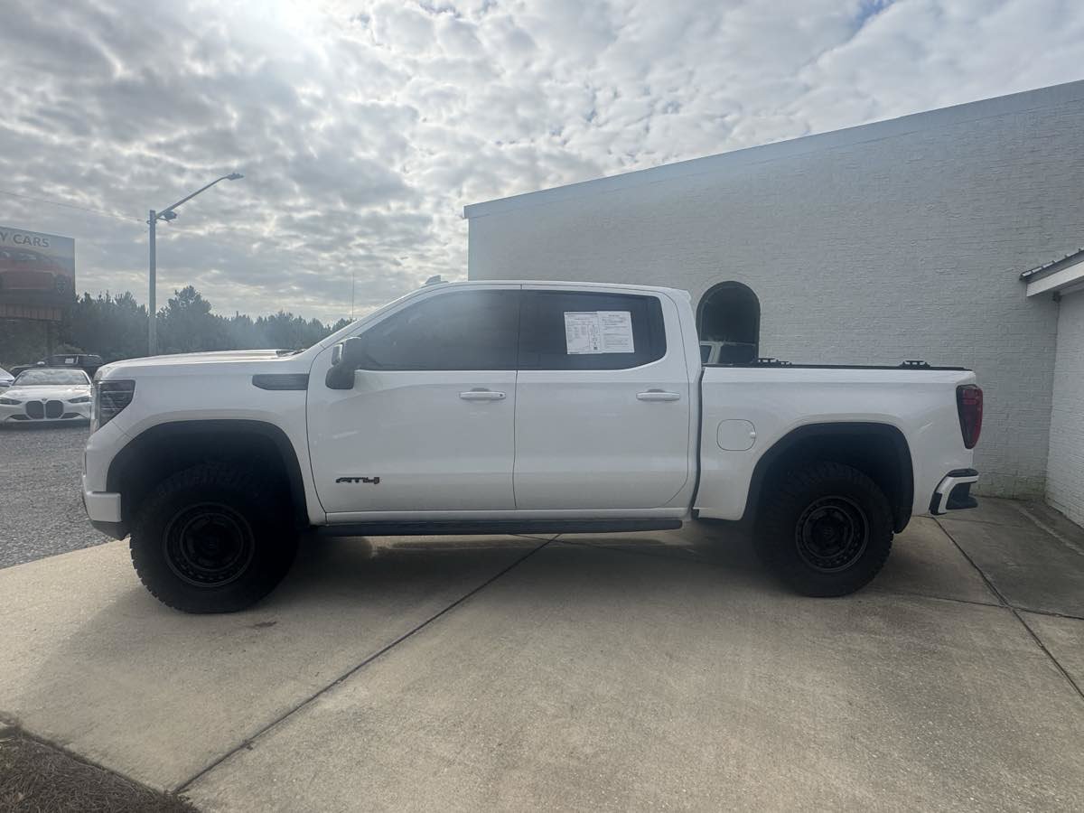Used 2025 GMC Sierra 1500 AT4 w/ AT4 Premium Package AWD/4WD image 2