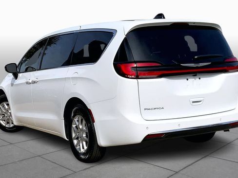 New 2026 Chrysler Pacifica Select image 12