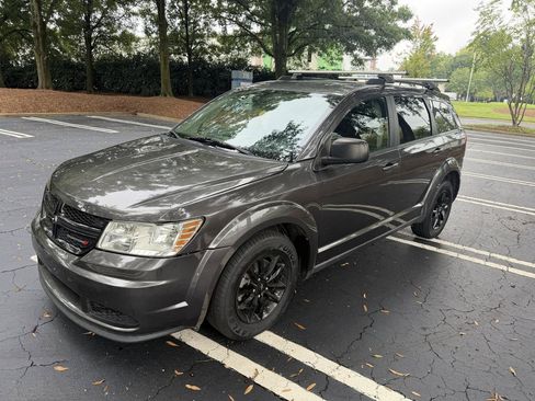 Used 2020 Dodge Journey SE w/ Blacktop Package FWD image 1