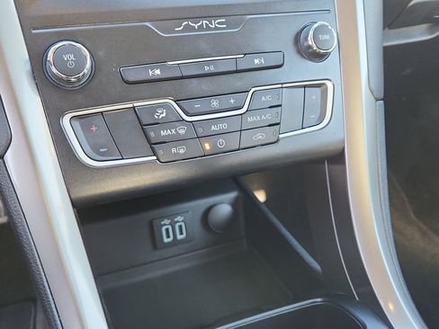 Used 2019 Ford Fusion SE image 30