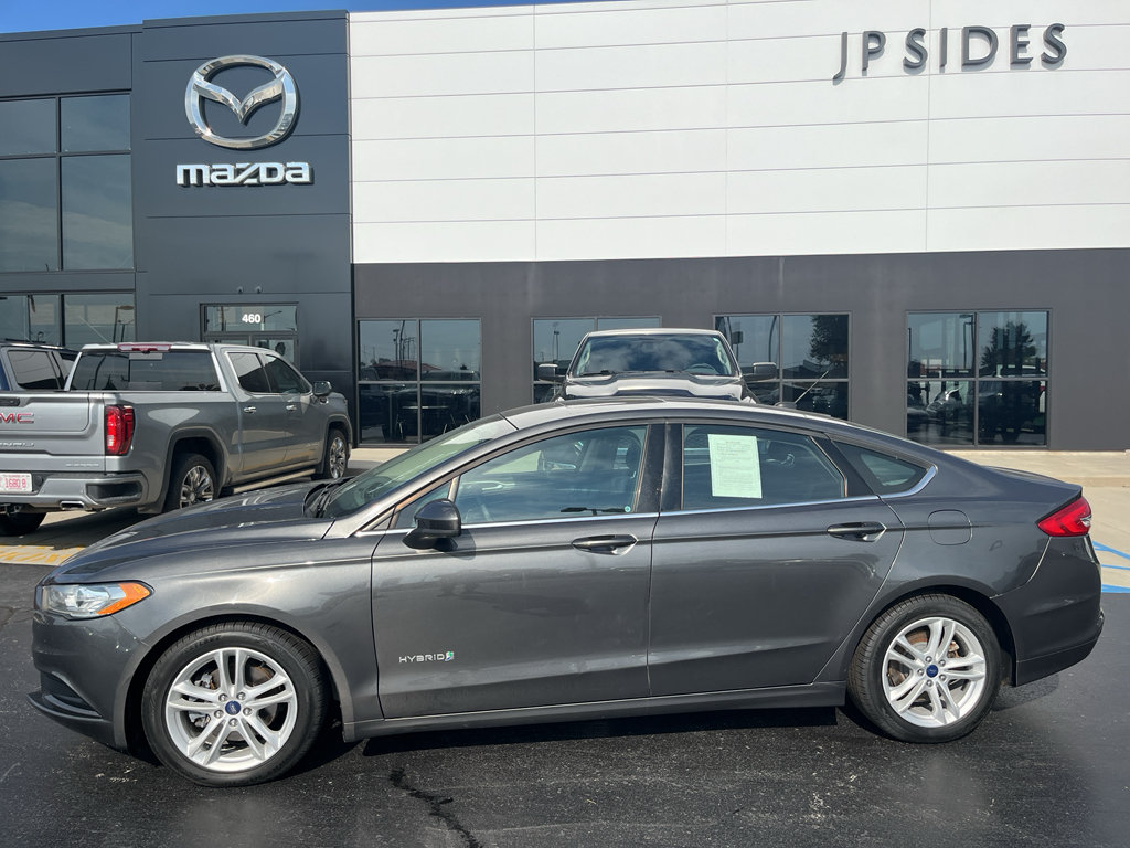 Used 2018 Ford Fusion SE FWD image 2