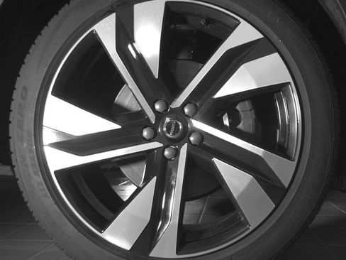 Certified 2023 Volvo XC40 B5 Ultimate w/ Protection Package Premier AWD/4WD image 24