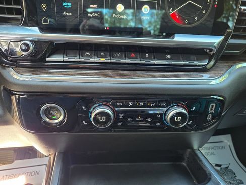 Used 2024 GMC Sierra 1500 Elevation w/ LPO, Elevation Black Package AWD/4WD image 29