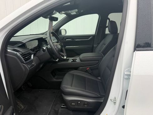 Used 2026 GMC Acadia Elevation w/ Elevation Premium Package image 3