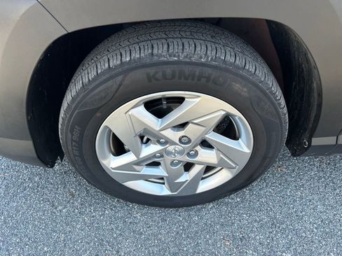 Used 2024 Hyundai Kona SE image 11