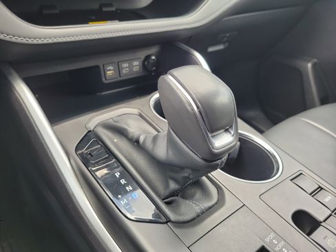 Used 2023 Toyota Highlander XSE FWD image 28