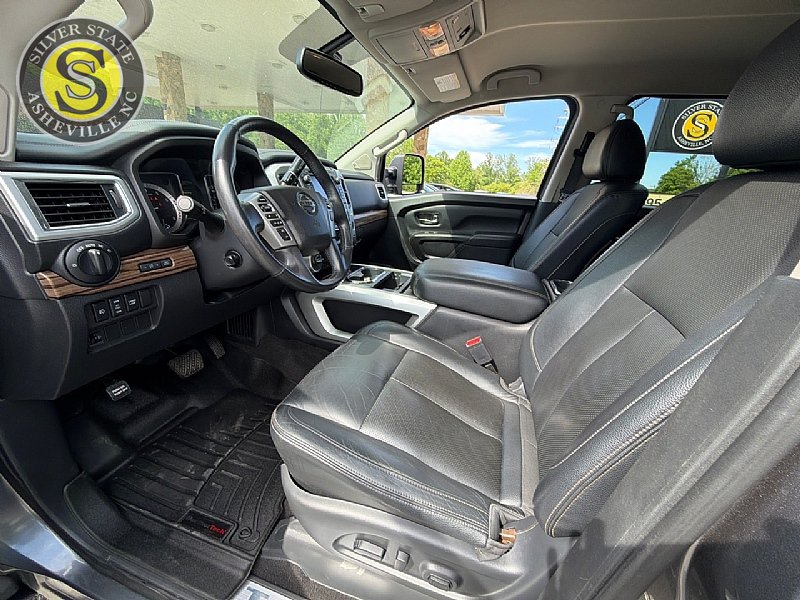 Used 2018 Nissan Titan SL w/ Chrome Package AWD/4WD image 10
