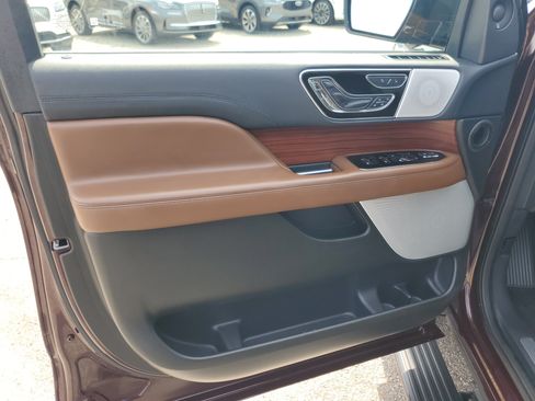 Used 2023 Lincoln Navigator Reserve AWD/4WD image 10