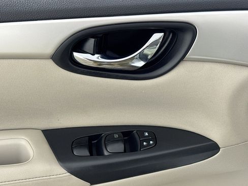 Used 2017 Nissan Sentra S image 17