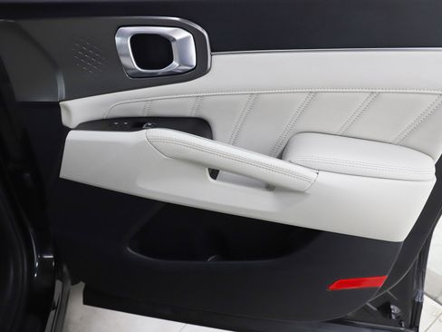 Used 2021 Kia Sorento SX image 9