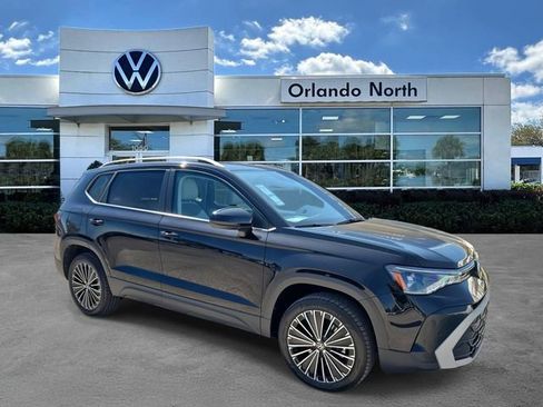 New 2026 Volkswagen Taos SE image 1