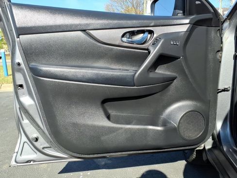 Used 2019 Nissan Rogue SV w/ Premium Package image 9