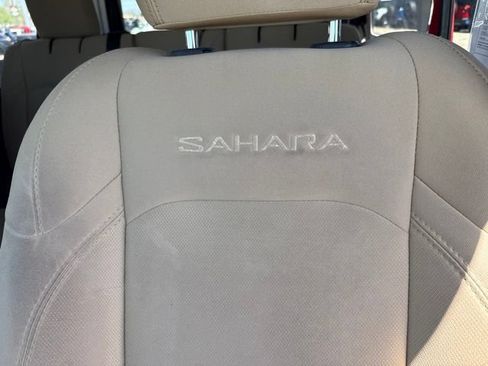 Used 2018 Jeep Wrangler Unlimited Sahara AWD/4WD image 11