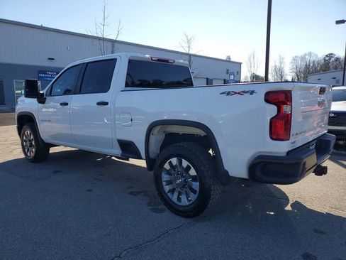 Used 2022 Chevrolet Silverado 2500 Custom w/ Custom Value Package image 4