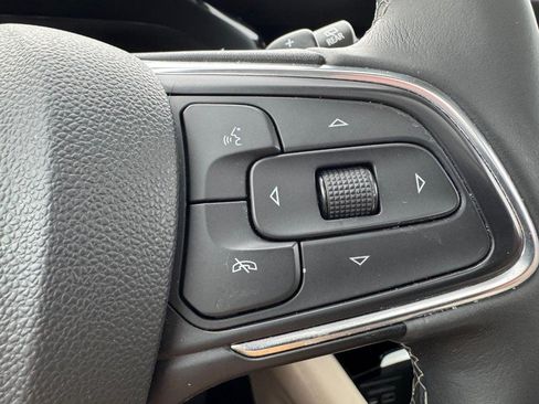 Used 2022 Buick Envision Essence w/ Technology Package I AWD/4WD image 19