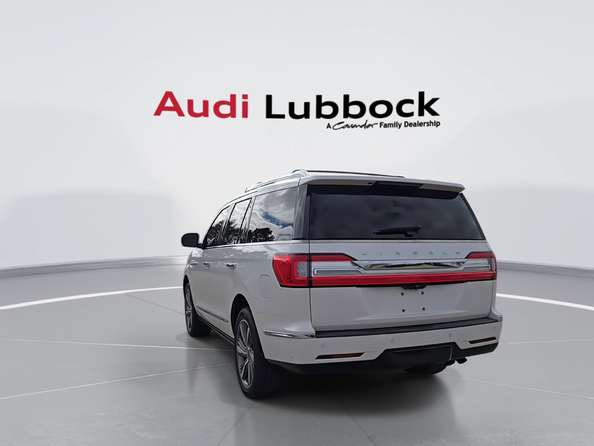 Used 2019 Lincoln Navigator Select w/ Technology Package RWD image 7