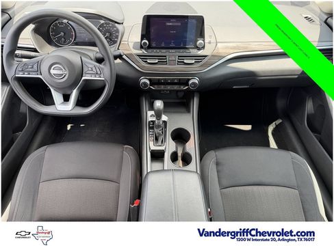Used 2025 Nissan Altima 2.5 SV FWD image 10