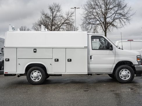 New 2026 Ford E-350 and Econoline 350 Super Duty w/ Power Equipment Group RWD image 3