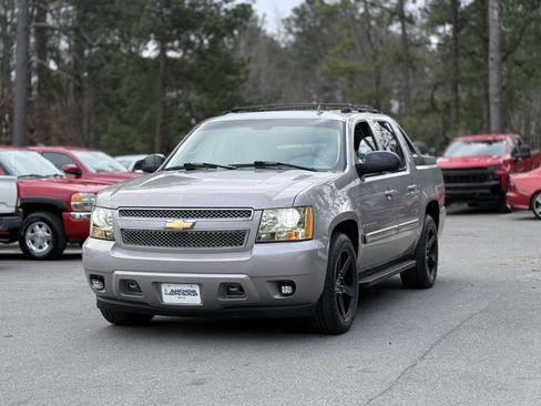 Used 2007 Chevrolet Avalanche LTZ w/ LTZ Preferred Equipment Group image 3