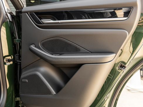 Certified 2025 Porsche Macan 4 Electric image 32