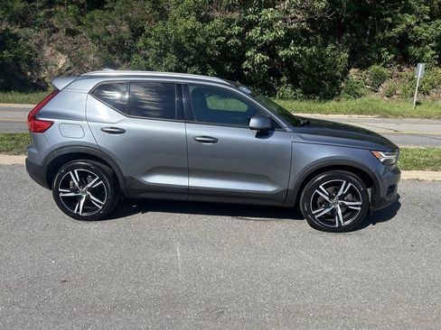 Used 2019 Volvo XC40 T5 Momentum AWD/4WD image 8
