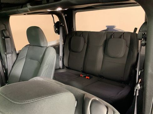Used 2022 Jeep Wrangler Sport S image 27