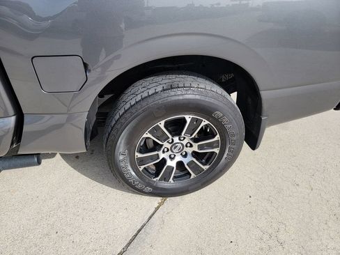 Used 2021 Nissan Titan SV w/ SV Convenience Package RWD image 22
