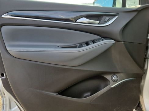 Used 2021 Buick Enclave Essence image 15