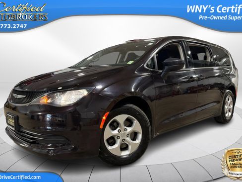 Used 2017 Chrysler Pacifica LX w/ Tire & Wheel Group FWD image 1